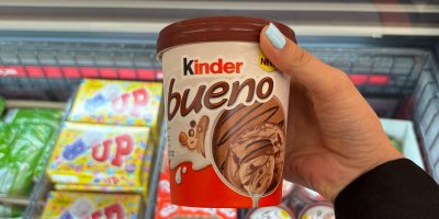 Kinder Bueno jako zmrzlina v kelímku. V obchodech se objevila novinka s chutí oblíbené oplatky