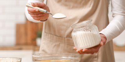 Do lineckého moučku, do brownies krystal. Cukrářka vysvětluje rozdíly mezi druhy cukru a proč je nezaměňovat při pečení