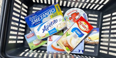 Redakční srovnání tavených sýrů: Češi za taveňáky přeplácejí, rozdíly v cenách jsou až čtyřnásobné