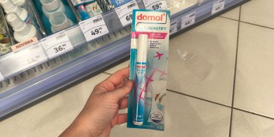 Stojí jen 50 Kč a zachrání vás od trapasu. Zmizík na fleky z Rossmannu se vleze i do kapsy