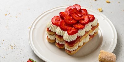 Falešné tiramisu s jahodami: Nepečený dezert z piškotů a mascarpone krému