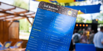 Pivo z tanku za 25 Kč. Lidl v Česku otvírá unikátní kavárnu
