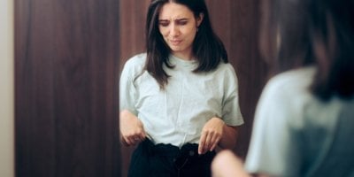 Špatná podprsenka nebo příliš volné oblečení. Stylistka ukázala chyby, které kazí celý outfit