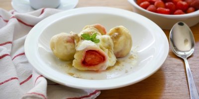 Jahodové knedlíčky bez kynutí: Letní recept z tvarohového těsta
