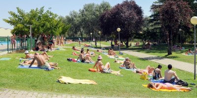 Ukradli vám mobil na koupališti? Cedule „neručíme“ nemusí provozovatele zachránit. Chtějte náhradu škody