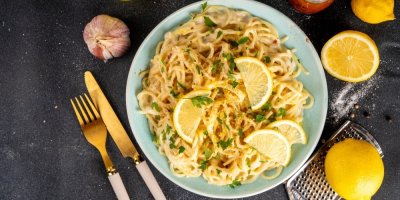 Špagety s citronovou omáčkou: Svěží letní pasta do vedra, hotová za pár minut