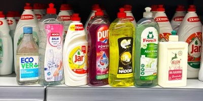 Porovnali jsme přes 30 prostředků na nádobí. Cena za 100 ml se liší až sedminásobně