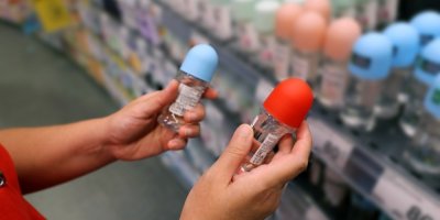 „Zákazníci přijdou zpocení z vedra, použijí antiperspirant z regálu a zase ho vrátí,“ popisuje letní zlozvyk prodavačka