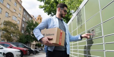 Balík z malého e-shopu už nemusí čekat do pondělí. Zásilkovna mění podávání zásilek