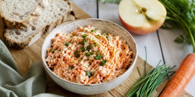 Recept na mrkvovou pomazánku s tvarohem a jablkem: Lehká, svěží a hotová za 15 minut