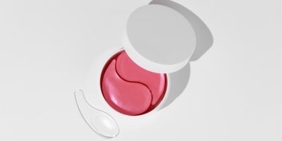 Test polštářků pod oči v kelímku: Jeden pár může vyjít jen na 4 Kč. Nejlevnější pár překvapil víc než drahá konkurence