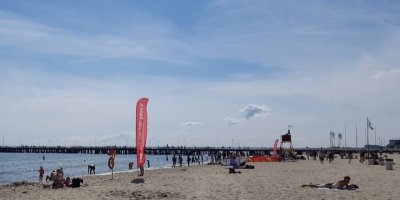 Nejen červená vlajka znamená u moře nebezpečí. Plavčík radí, co si před koupáním zkontrolovat