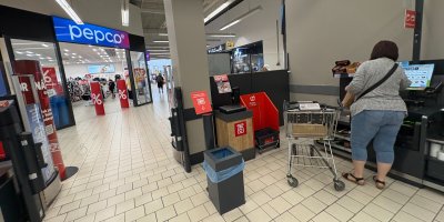 Meloun a banány na samoobslužné pokladně matou zákazníky. Někde je budete hledat marně