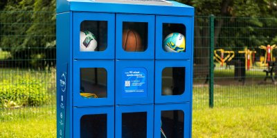 Decathlon přidal chytré skříňky na dalších sedm míst. Najdete v nich badminton, míče i kettlebelly zdarma
