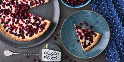 Recept na rybízový koláč s bohatou tvarohovou vrstvou: Šťavnatý, ale dobře drží tvar
