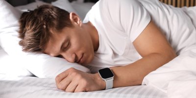 Osm hodin spánku není nutnost. Studie našla délku spojenou s pomalejším stárnutím