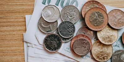 České mince a bankovky