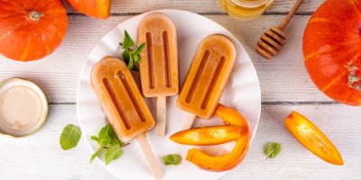 Recept na domácí nanuky z dýně hokkaidó a medu: Krémové, jemně kořeněné a připravené bez zmrzlinovače