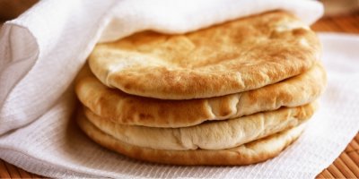 Nejjednodušší řecký pita chléb z pánve: Měkké placky ke gyrosu, salátu i pomazánkám