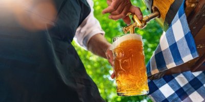 Mimořádně suché jaro se podepsalo na chmelu. Pivo může na podzim zdražit až o 7 %, odhaduje ekonom