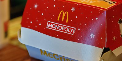 Miliony lidí sbíraly Monopoly v McDonald’s. Největší výhry ale roky končily organizovaně u jedné party