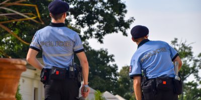 Dva policisté