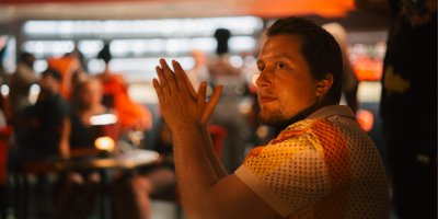 Český film potřebuje větší odvahu. Chybí nám experiment, queer filmy i horory, říká režisér Šimon Holý