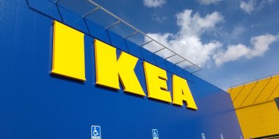 Běžný nákup v IKEA se změnil v tragédii. Pachatel si vzal nože z oddělení kuchyní