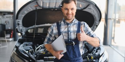 Pár tisíc navíc může zachránit statisíce. Technik před koupí odhalí, co prodejce o ojetině neřekne