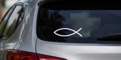 Znak ryby na automobilu