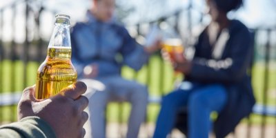 Mladiství zkoušeli koupit alkohol. Téměř v polovině kontrol jim ho prodejci skutečně dali