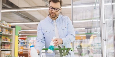 Nejlepší slevy z letáků od 26. 8.: Máslo za 17,90 Kč, kuře za 50 Kč a nová jablka za 21,90 Kč