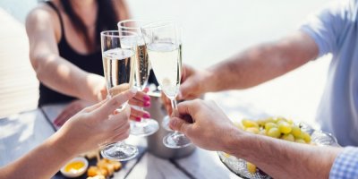 Test nealkoholických sektů a bublinek: Mionetto zvítězilo, populární značka sektu skončila druhá