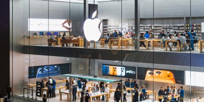 Skládací iPhone Ultra má být tenký jako málokterý telefon. U fotoaparátu ale Apple údajně udělá kompromis