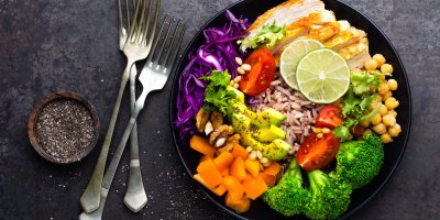 Pravidlo 50–25–25 při hubnutí: Jednoduché rozdělení talíře nahradí počítání kalorií, radí nutriční specialistka