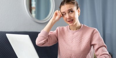 Cukání víčka většinou není nebezpečné, míní oční lékař. Pokud se šíří do obličeje, zpozorněte
