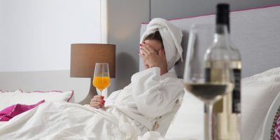 Káva ani studená sprcha vás rychleji nevystřízliví. Výživová poradkyně radí, co udělat už před večírkem