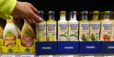 Otrávil potraviny a po Nestlé chtěl diamanty. K penězům ho měli dovést poštovní holubi