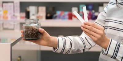 Kávová zrna v parfumerii mají údajně „vyčistit“ nos. Ve skutečnosti fungují jinak, vysvětluje odbornice