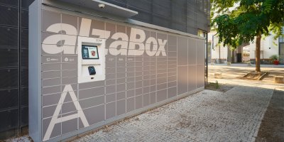 AlzaBoxy začaly zákazníky chválit. Vtipné hlášky při vyzvedávání zásilek baví internet