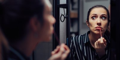 Rtěnka zvýrazní každou chybu. Vizážistka upozorňuje na 3 nejčastější přešlapy při líčení rtů
