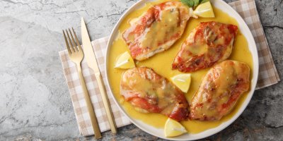 Zapečená kuřecí prsa v karamelové krustě na citronové omáčce: Jednoduchý recept
