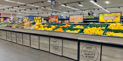 Brit vydíral Tesco bombami v poště. Výbušnina explodovala v rukou zákaznice