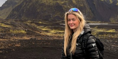 Pamatujete Sarah ze Zrádců? Dnes tráví většinu měsíce na cestách a ukazuje svět bez příkras