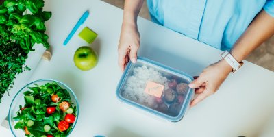 Jak dlouho nechat uvařené jídlo v lednici? Odborník varuje před častou chybou při skladování