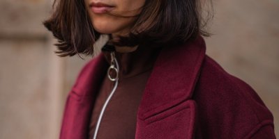 Nejhezčí barva letošního podzimu je burgundská. Je na botách, kabelkách i novém iPhonu 18 Pro