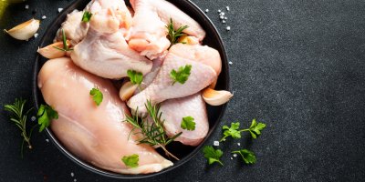 Kuřecí prsa už nemusí být suchá. Foodblogerka radí, jak maso změkčit pomocí jedlé sody