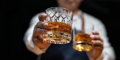 Z palírny zmizelo 195 lahví bourbonu. Případ z roku 2013 zavedl policii k rekreačním sportovcům