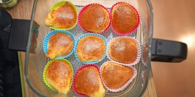 Pečené muffiny ve skleněné fritézové misce