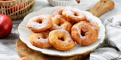 Recept na jablečné kroužky smažené v těstíčku: Sladký podzimní dezert se skořicí